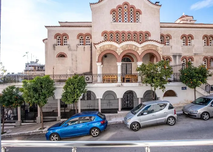 Bright Apartment In Piraeus