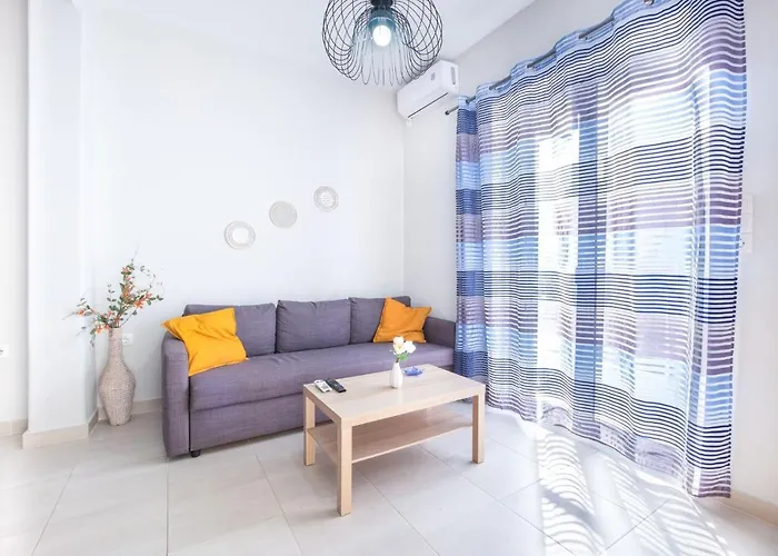 Bright Apartment In Piraeus